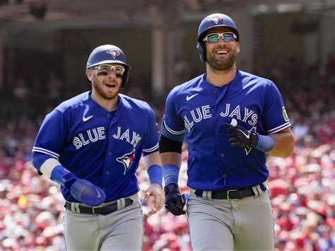 toronto blue jays hit five homers in blowout win over cincinnati reds brockville recorder and times