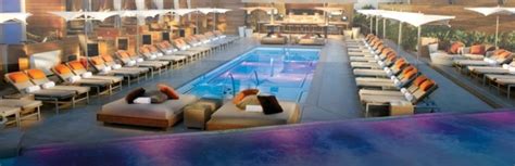 Bare Pool Lounge At The Mirage Las Vegas Las Vegas Pool Best Pools In Vegas Bare Pool Lounge