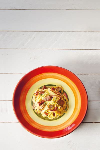 Oggi vedremo come cucinare il polpo fresco o congelato, i vedrete che otterrete in modo semplice un polpo lesso o polpo bollito davvero perfetto! Fettuccine con gran boletus e polpo - Ricette - Menù srl ...