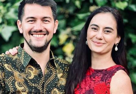9 Artis Indonesia Yang Pindah Ke Luar Negeri Setelah Menikah Nomor 7