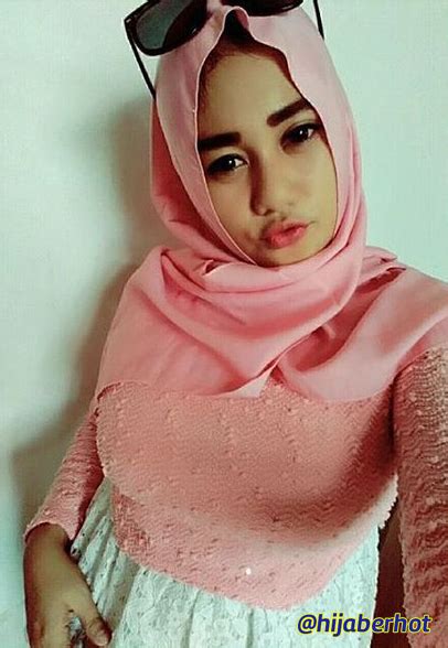 10 Foto Hot Hijaber Indonesia Mata Jilboobs