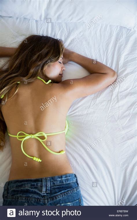 Woman In Bikinis Fotos Und Bildmaterial In Hoher Aufl Sung Alamy