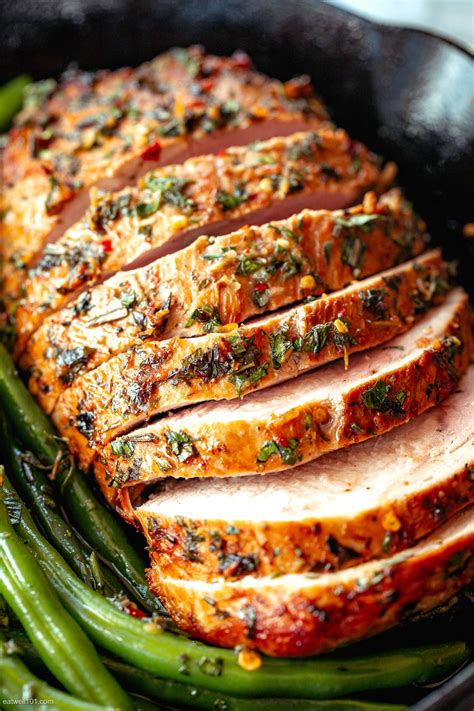And using pork as the main protein is perfect because it does not dry out easily and the vegetables complement it. Roasted Pork Loin with Green Beans in 2020 (With images ...