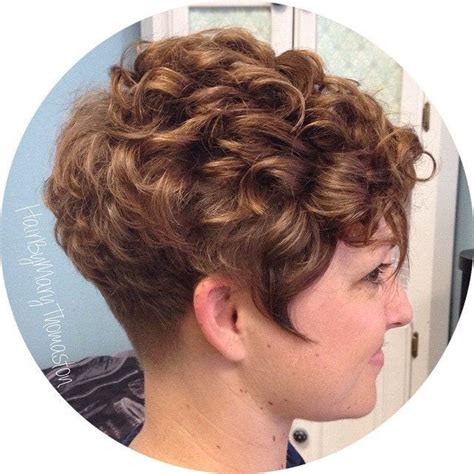 Girlfriend, it won't even go wrong if you want some bangs with it. Found on Bing from www.pinterest.com | Short curly hair ...