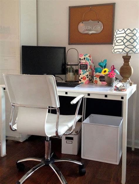 Even the tiniest nooks can become a home office. Ideas and Tips to Choose the Best Desk for Small Space ...
