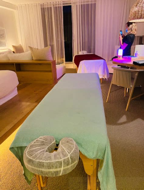 Mobile Massage Therapist Parlour Location And Reviews Zarimassage