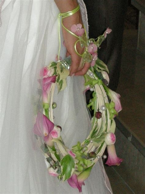 Tattoo coquelicot rouge et sa tige dans le dos. Bouquet de Mariée - FLORA VALENTIN
