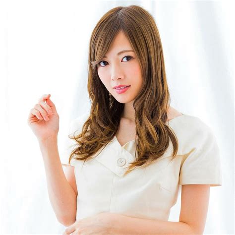 Mai Shiraishi Slim Girl Feminine Beauty Portrait Girl White Stone