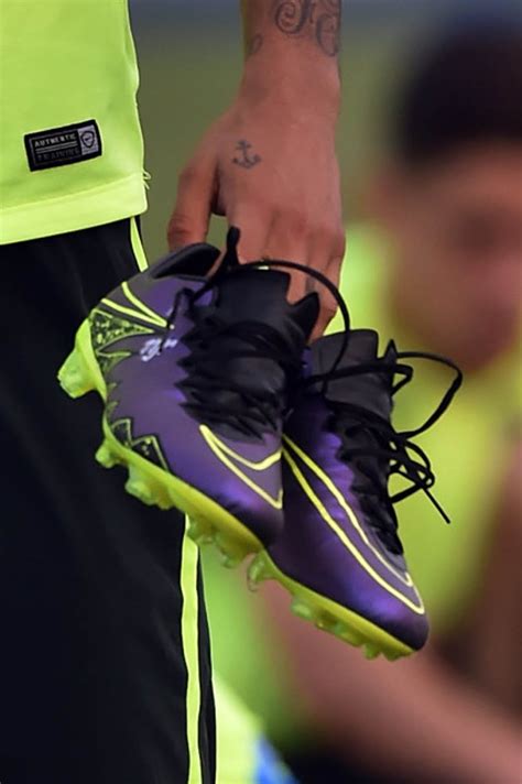 Closer Look Neymar Shows Off Camouflaged Nike Hypervenom Boots