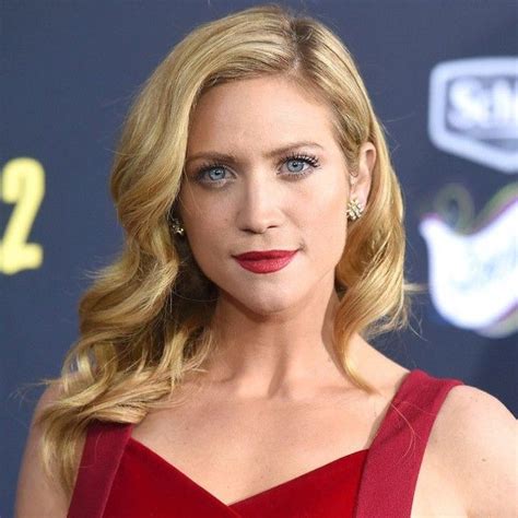brittany snow pitch perfect hairstyle little hotties