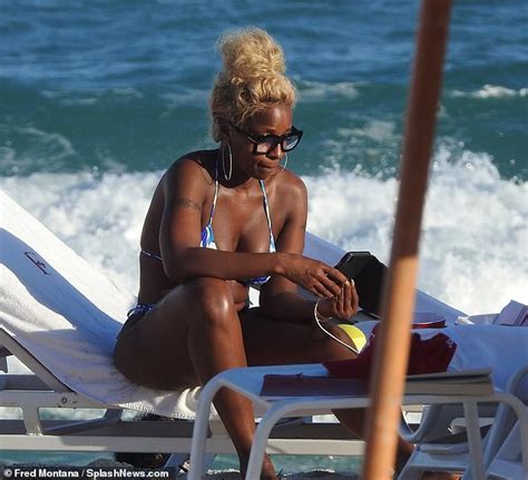 Mary J Blige Flaunts Her Figure In A Bikini During Makeup Free Beach
