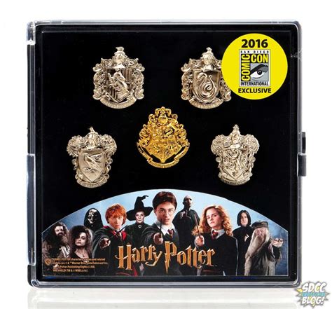 Harry Potter Crest Pin Set Sdcc Exclusive Harry Potter Pin Harry