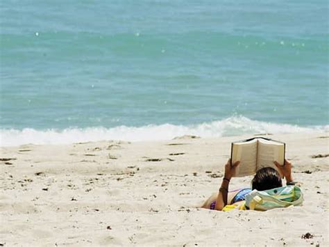 Summer Reading List Best Beach Reads Cubesmart Self Storage
