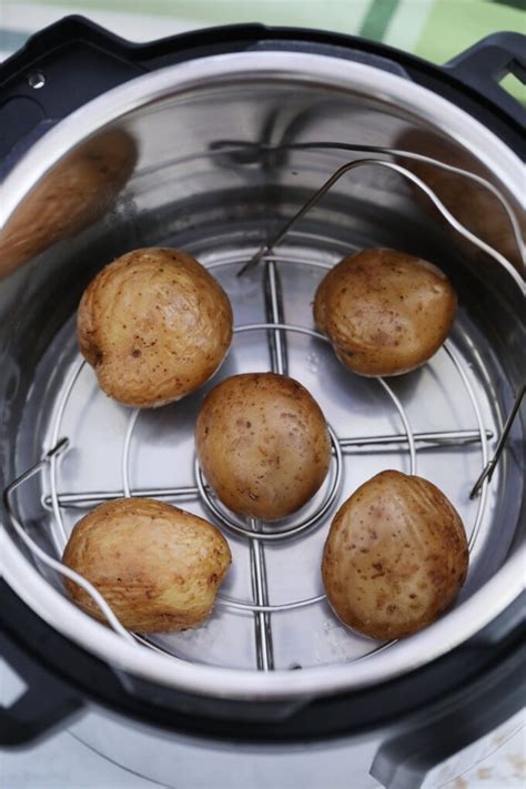 Press air fry button, set the temperature to 400°f and cooking time to 8 minutes. Instant Pot Baked Potatoes Recipe video - Sweet and ...