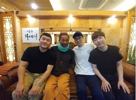 폐암 치료를 위해 개 구충제(펜벤다졸)을 복용하다 8개월 만에 중단한 개그맨 김철민(53)이 다시 돌아간다면 (개 구충제를 복용하지) 않을 것이라고 했다. 단독 유재석·조세호, '암투병' 김철민 깜짝 병문안 '거액 ...