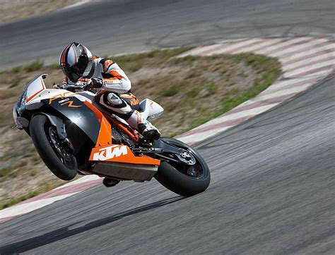 The motorcycle is compatible with the fim superstock homologation and can therefore be used in official championships. KTM India to Launch RC8 Inspired 250cc RC25 Bike Early 2014