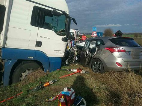 Súlyos baleset: Ciszternás kocsival ütközött egy autó Tallósnál, a ...