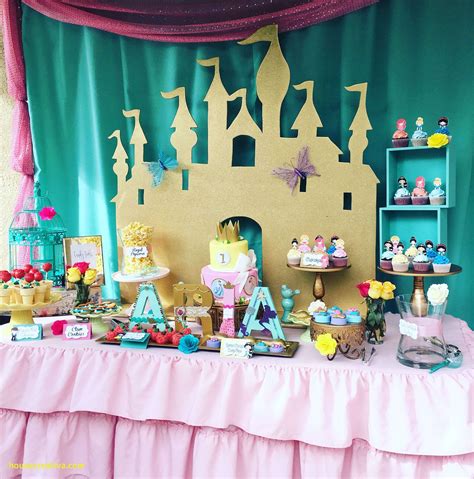 Little girls birthday party idea! Beautiful Cinderella themed Birthday Party Decorations # ...
