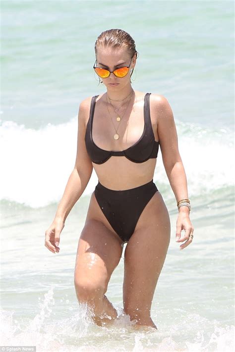 Bianca Elouise Flaunts Her Famous Curves At Miami Beach Daily Mail Online