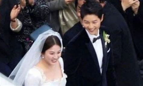 The couple had been dating for a few months when they announced the. Descendants Of The Sun couple Song Hye Kyo and Song Joong ...