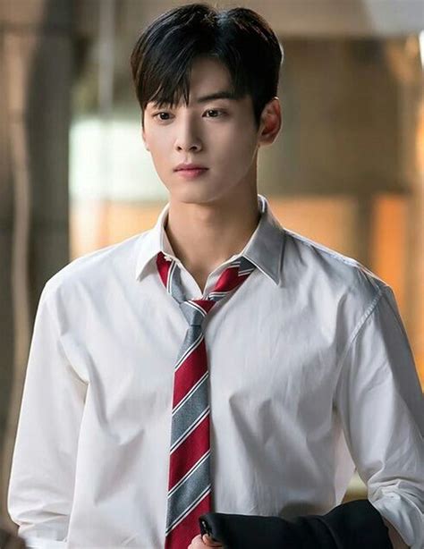 He is a member of the south korean boy group astro. 'Gương mặt thiên tài' Cha Eun Woo trách mẹ vì đã sinh mình ...