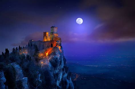 Castle At Moonlight Rocks Aky Romantic View Dusk Bonito Mountain
