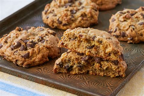 Levain Bakery Style Giant Chocolate Chip Walnut Cookies