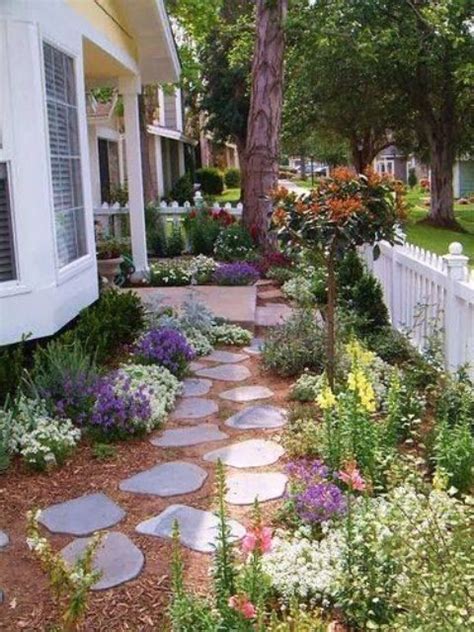 26 Beautiful Landscaping Ideas For A Small Front Yard