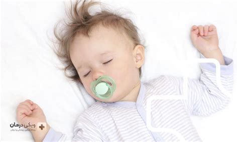 عرق کردن نوزاد در خواب دلایل و راه های درمان ️