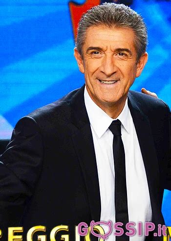 « e su e giù e tric e trac!! Ezio Greggio torna a 'Striscia' con la Hunziker e le ...