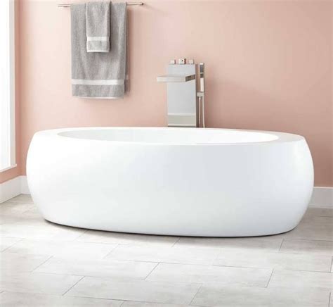 Many people are buying soaking tubs because it offers a therapeutic experience and a unique opportunity to unwind in total luxury. 2 person deep soaking tub | Deep soaking tub, Soaking tub ...