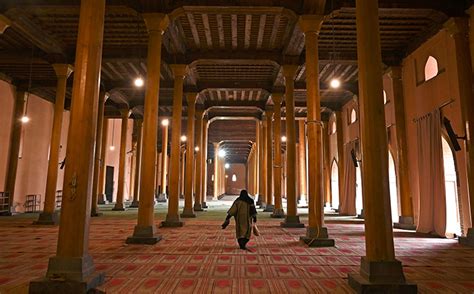 Why Muslim Women Should Reclaim Their Much Needed Sacred Space In Male