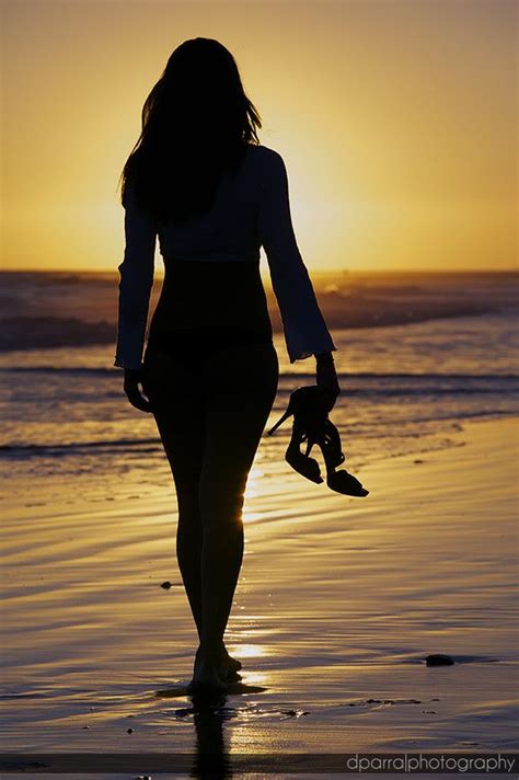 Pin By Janelle Critchley On Photography In 2020 Photography Poses Women Sunset Silhouette