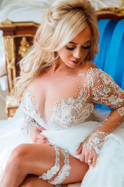 42 Hot Ideas Of Sexy Wedding Photos To Save Your Passion Love Trendy Wedding Dresses