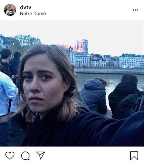 Emma Smetana Si Pořídila Selfie S Hořícím Notre Damem Nyní Je Terčem Posměchu Refreshercz