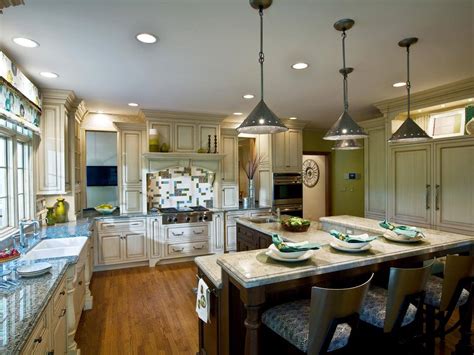 So, if you are in need of a few ideas then check out our pick of 20 kitchen cabinet lighting ideas! Kitchen Lighting: Choosing the Best Lighting for Your ...
