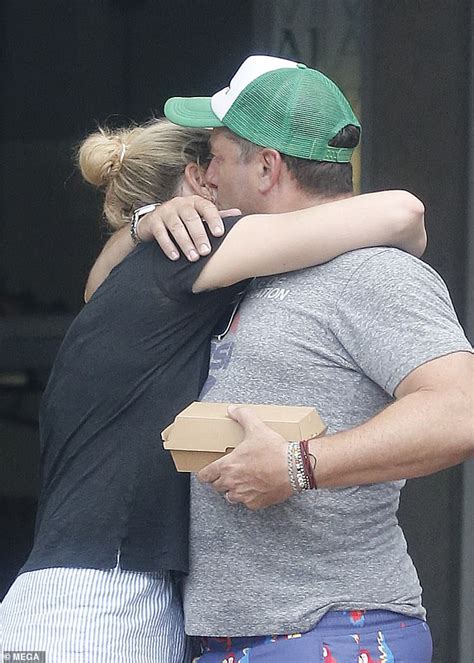 Karl Stefanovic And Wife Jasmine Yarbrough Pack On The Pda As They Holiday In Noosa Daily Mail