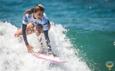 Athletic And Talented Pro Women Surfers Ripping Sally Fitzg Flickr