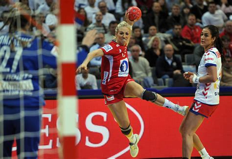 Handball Euro 2012 Women Nor Srb Pallamanoitalia