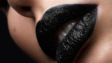 Black Lipstick Is Winters Hottest Lipstick Trend According To Pinterest Allure