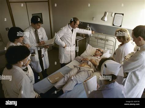 Doctors On Ward Round Stock Photo Alamy