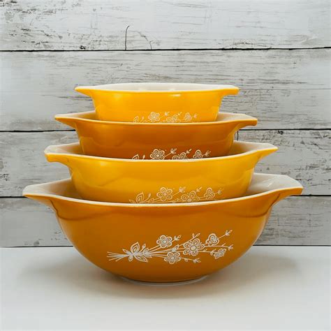 Your Guide To Vintage Pyrex Mixing Bowl Patterns Pyrex Mixing Bowls
