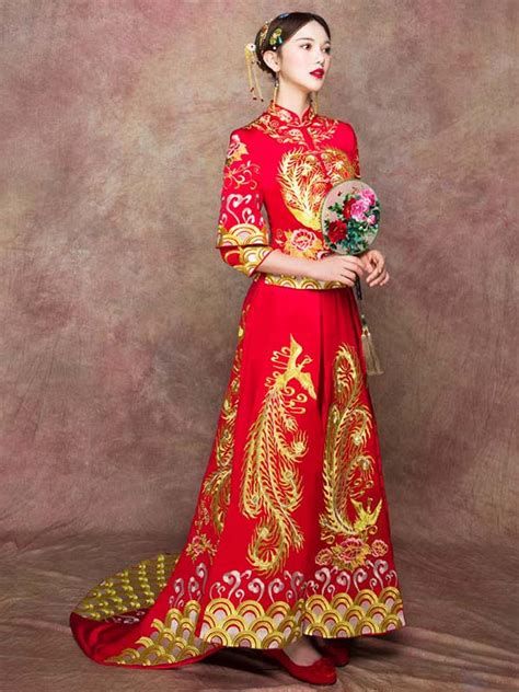 This unique bohemian wedding dress by boomblush is a true stunner. Embroidered gold phoenix traditional red Chinese bridal ...