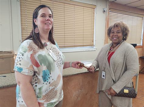 Kiwanis Club Inducts New Officers, Jodi Perkins Hands Off Gavel To