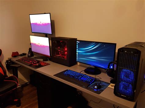 No bachelor pad or man cave can be considered complete without a masterfully outfitted game room. Couple battlestation | Gaming room setup, Battlestation ...