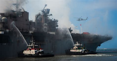 Telex Annyira összeégett egy hatalmas amerikai hadihajó hogy inkább leselejtezik