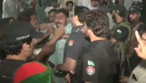 Karachi Ki Awaz ® On Twitter پشاور میں عمران خان کی یقینی فتح، پی ٹی آئی کارکنوں کا جشن، ہوائی