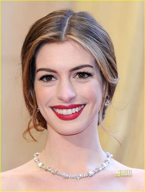 Anne Hathaway Oscars 2011 Red Carpet Anne Hathaway Oscars Red