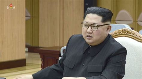 북한이 지난 25일 김정은 제1비서 부인 '리설주'의 이름과 모습을 전격 공개했다. CNN "김정은 '트럼프 만나자' 초청 의사 친서 보내" | SBS 뉴스