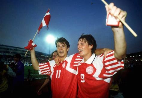 Danmark udebane trøje børn em 2020 kortærmet (+ korte bukser). EM 1992 Finale DAENEMARK - DEUTSCHLAND i 2020 | Fodbold, Danmark